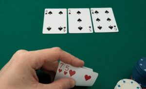 Bài rác trong Poker là gì? Chi tiết thông tin về bài rác trong poker