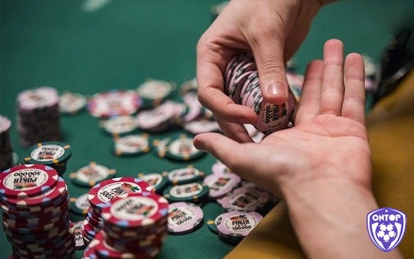 Bí quyết sử dụng Bluff là gì trong Poker? Là cần Bluff khi đã raise và chơi ở điểm pre-flop