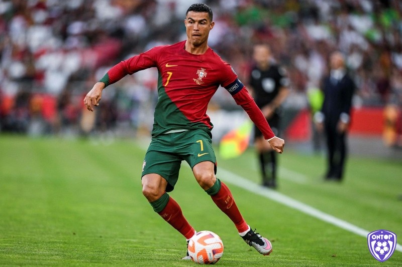 Danh sách cầu thủ ghi bàn nhiều nhất thế giới phải kể đến Cristiano Ronaldo - 672 bàn thắng