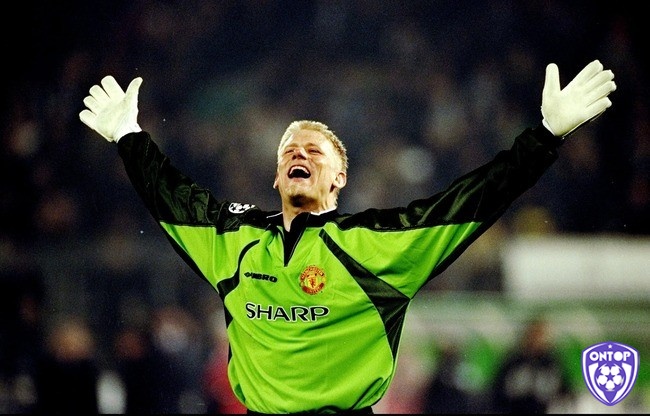 Peter Schmeichel xứng đáng trong danh sách thủ môn hay nhất C1 với kỹ năng tuyệt vời