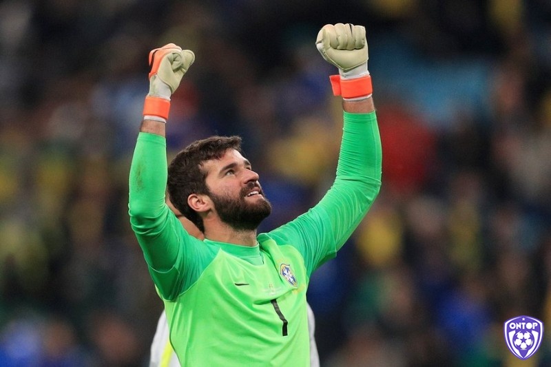 Alisson Becker là thủ môn nhiều tài năng