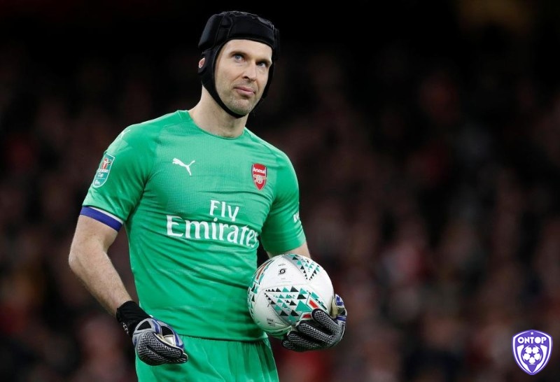 Petr Cech là thủ môn sở hữu chiều cao ấn tượng lên đến 1,96m