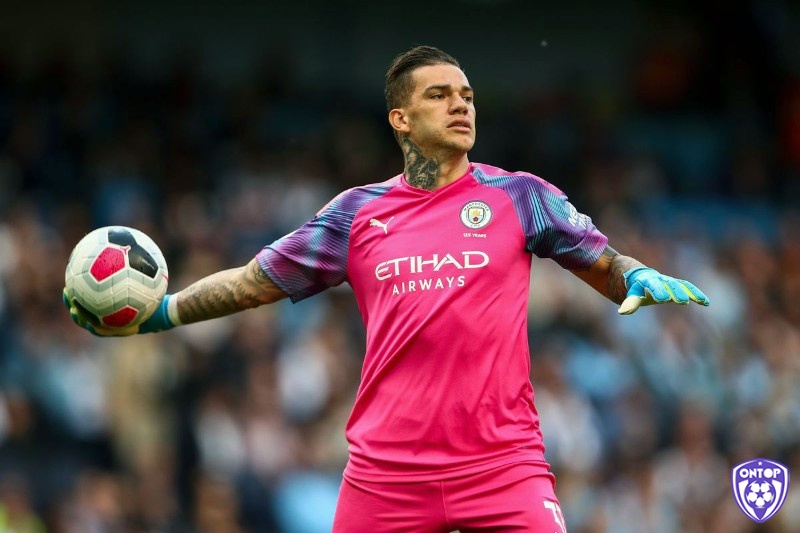 Thủ môn hay nhất Ngoại hạng Anh: Cầu thủ Ederson Santana de Moraes