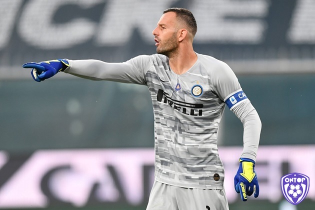 Samir Handanovic là thủ môn có phong độ ổn định nhất Serie A