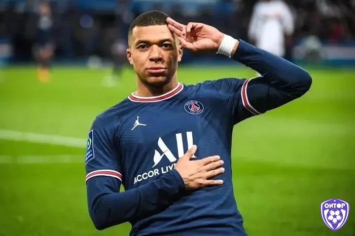 Tiền đạo hay nhất phải kể đến tài năng trẻ Kylian Mbappe