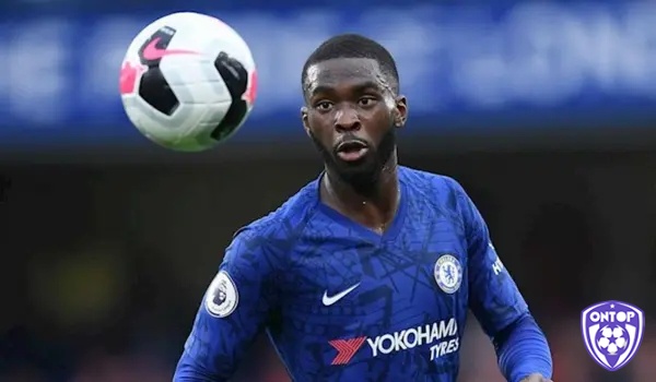 Fikayo Tomori là một trung vệ đa tài và triển vọng