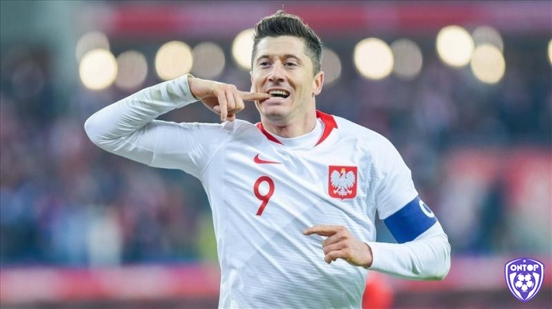 Robert Lewandowski - một trong các tiền đạo hay nhất Euro với sức mạnh và kỹ thuật đỉnh cao.