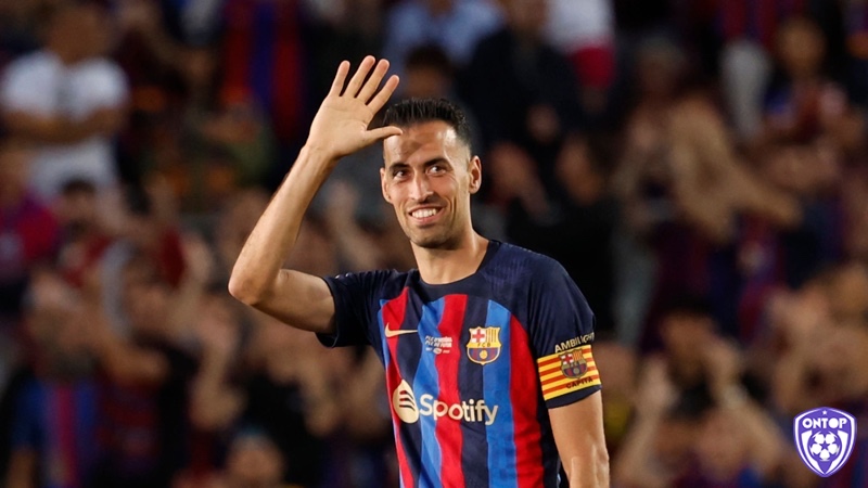 Sergio Busquets là một tiền vệ hàng đầu thế giới với khả năng phân tích trận đấu tốt