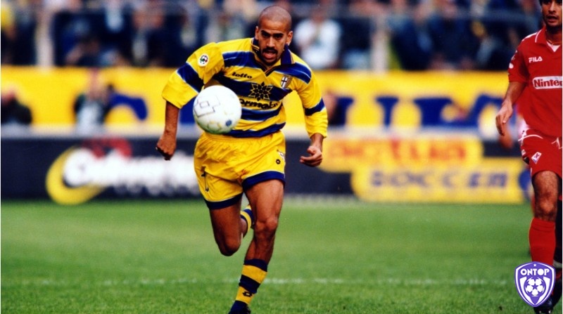 Juan Sebastián Verón là tiền vệ có tầm nhìn chiến thuật hay nhất Serie A