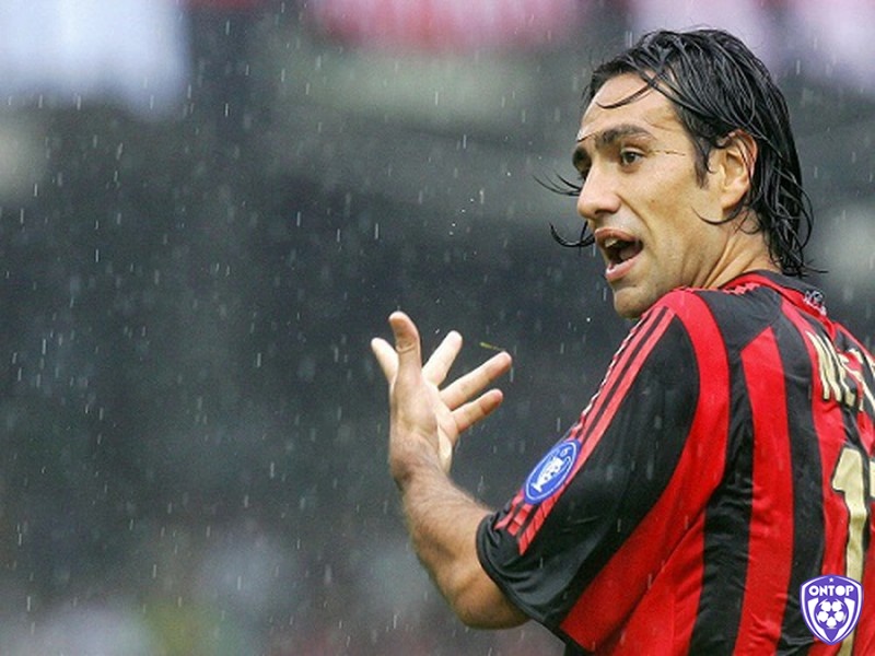 Alessandro Nesta là một trung vệ có kỹ năng phòng thủ tốt nhất C1