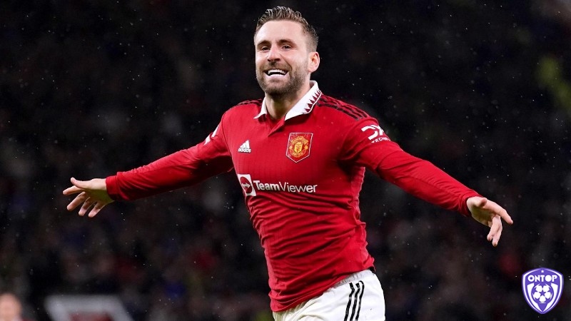 Luke Shaw là chân sút vững chắc trong vai trò trung vệ trên sân cỏ Ngoại hạng Anh