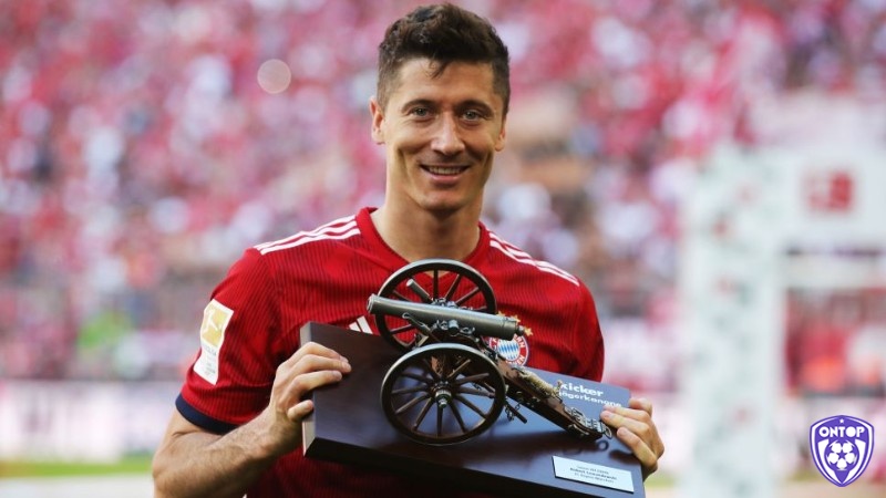 Robert Lewandowski là một trong những tiền đạo có khả năng ghi bàn tốt nhất Bundesliga