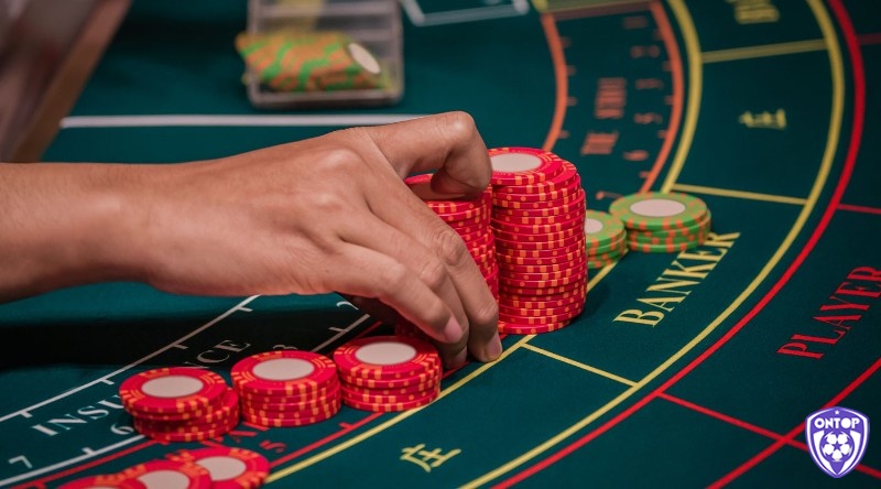 Những nguyên tắc về cách tính điểm và giá trị các lá bài dùng trong bài baccarat