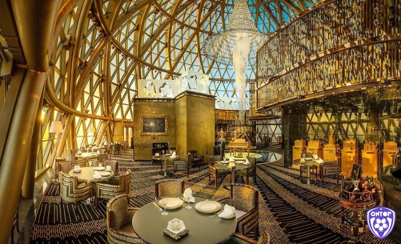 Grand Lisboa là casino mang tính biểu tượng nhất ở Macau, của SJM Holdings - tập đoàn"vua sòng bạc" Stanley Ho sáng lập