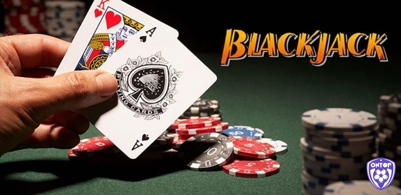 Blackjack còn được gọi là "21", mục tiêu của trò chơi là đạt được tổng điểm gần 21 nhất mà không vượt quá