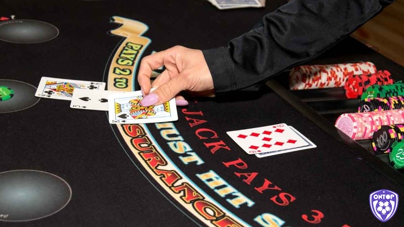 Chiến lược cơ bản trong blackjack là hệ thống quy tắc về cách chơi mỗi bộ bài dựa trên toán học và xác suất