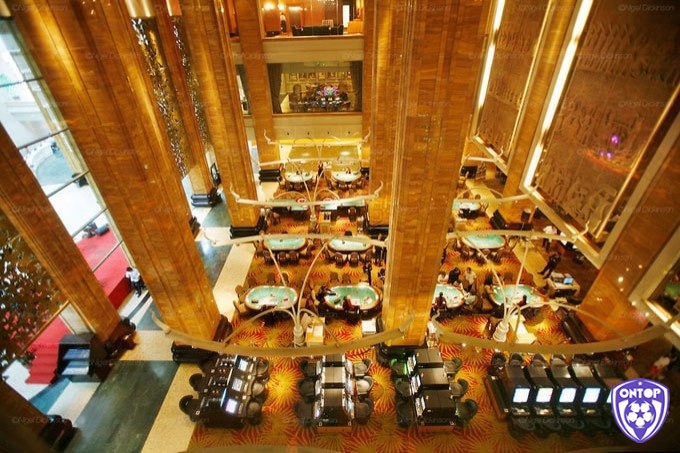 NagaWorld casino lớn nhất và sang trọng nhất với kho trò chơi đa dạng và mức cược cao thu hút khách hàng quốc tế tham gia