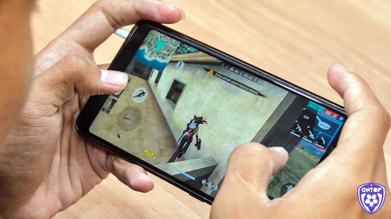 Free Fire có yêu cầu cấu hình thấp, phù hợp với hầu hết điện thoại Android và iOS phổ thông.