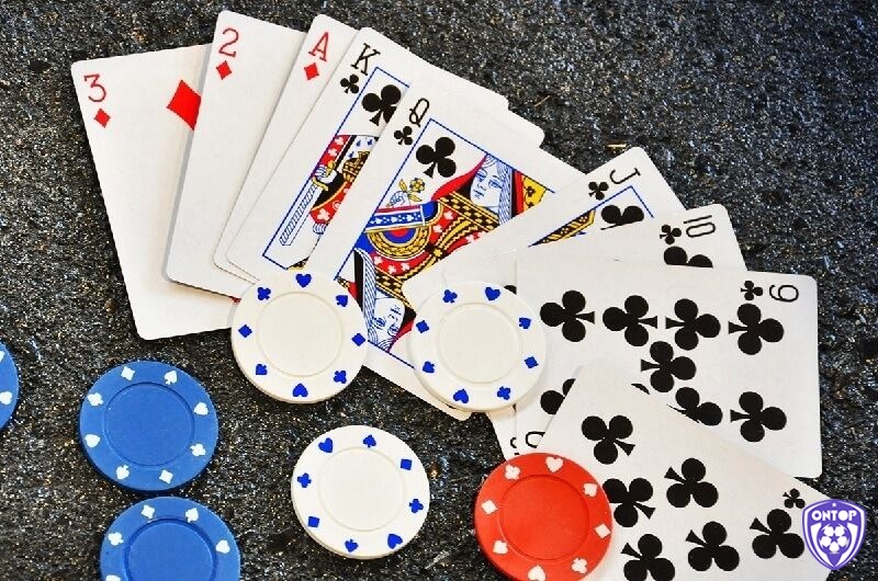 Hành trình phát triển từ trò chơi dân gian thành game bài sâm lốc online phổ biến.