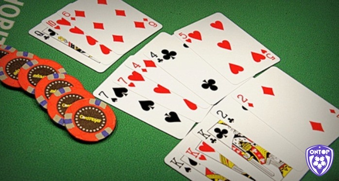 Game đánh bài binh là trò chơi xếp 13 lá bài vào 3 chi theo quy đinh để so chi với đối thủ trong ván