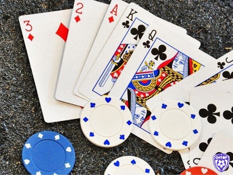 Người chơi phỏm tuân thủ các quy tắc đền làng, cháy làng và tránh các hành vi cấm kỵ như báo bài, ăn cắp hay gian lận