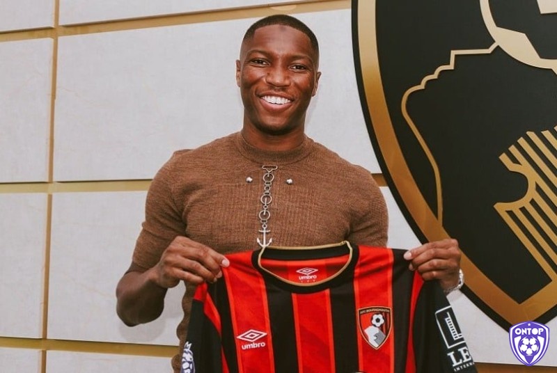 Bafodé Diakité thể hiện khả năng phòng ngự chắc chắn và tiềm năng trở thành ngôi sao lớn.