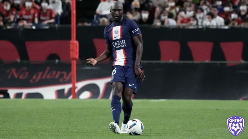 Top trung vệ hay nhất Ligue 1 cần thể lực, sự nhanh nhạy và khả năng thích nghi với lối chơi đa dạng.