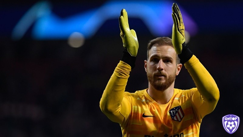 Jan Oblak – biểu tượng chắc chắn của hàng thủ Atlético Madrid, nổi bật với phong cách điềm tĩnh và hiệu quả.