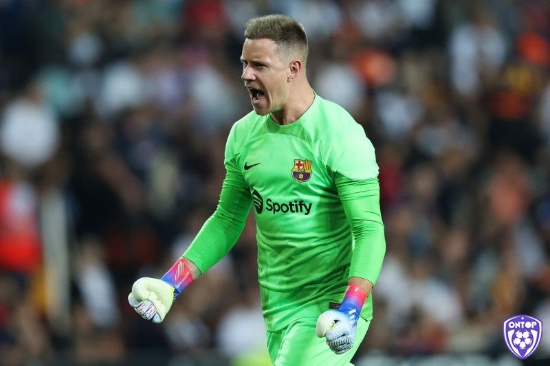 Marc-André ter Stegen với phong độ ổn định, khả năng chơi chân xuất sắc và những pha cứu thua ấn tượng cho Barcelona.