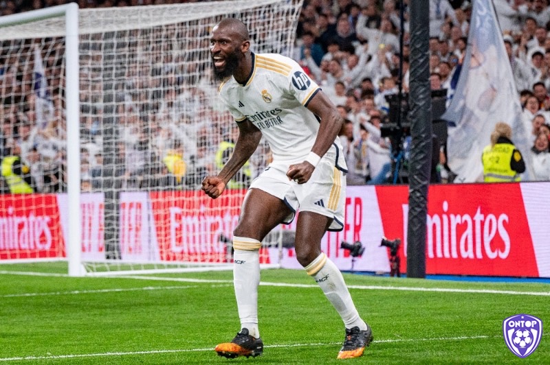 Sự chắc chắn nơi trung vệ là nền tảng thành công của các đội bóng lớn tại La Liga.