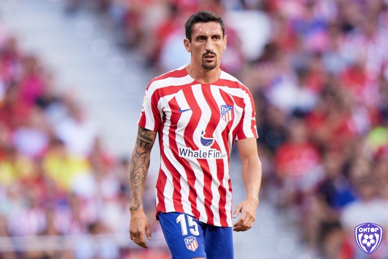 Stefan Savić là top trung vệ hay nhất LaLiga thể hiện chất thép và kinh nghiệm trong hệ thống phòng ngự của Atletico Madrid.