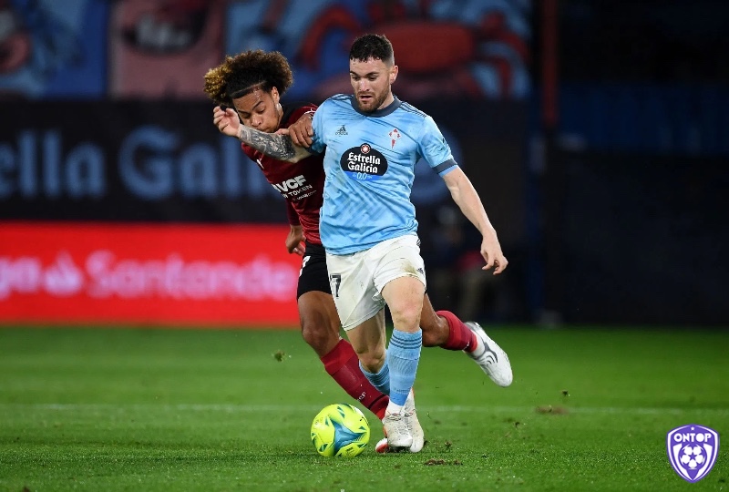 Khả năng phòng ngự toàn diện và đọc tình huống giúp top trung vệ hay nhất LaLiga phá vỡ các pha tấn công nguy hiểm.