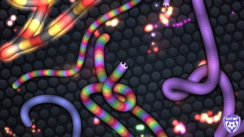 Slither.io là đấu trường rắn săn mồi đơn giản nhưng không kém phần căng thẳng