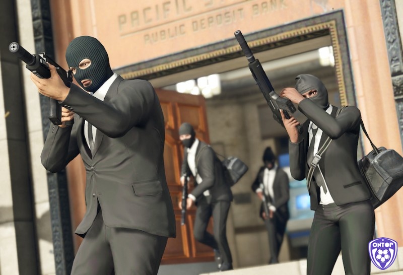 Màn chuẩn bị trước phi vụ, chi tiết nhỏ tạo cảm giác đang tham gia một kế hoạch thật