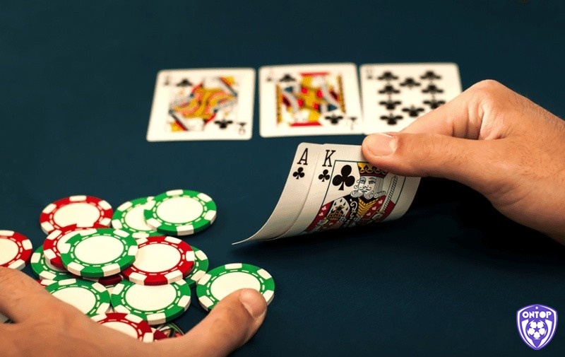 Một trong những kinh nghiệm đánh bài xì lát là biết phân biệt bài cứng và bài mềm