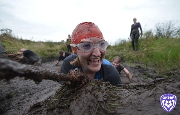 Giấc mơ thấy bơi trong vũng bùn thể hiện cho sự khó khăn và trì trệ trong cuộc sống của bạn