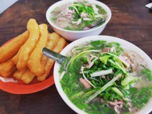 Mơ thấy bún phở số mấy? Giải mã điềm báo & con số may mắn