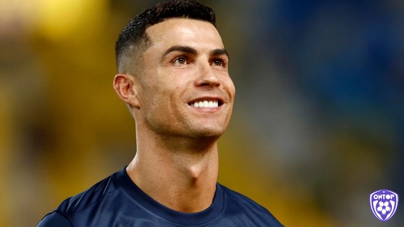 Cristiano Ronaldo vận động viên bóng đá kiếm tiền nhiều